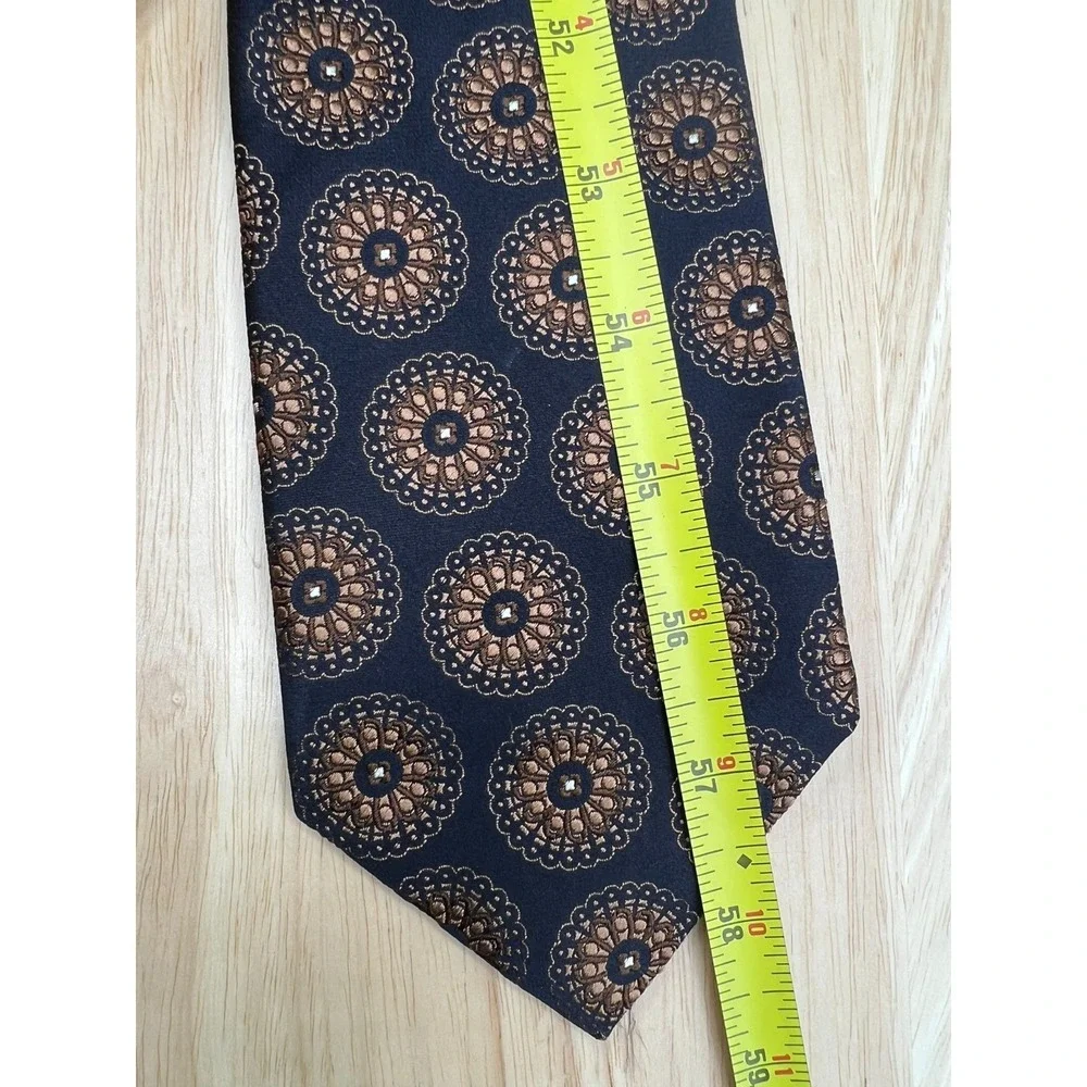 Banana Republic Silk Men's Neck Tie Made In USA W:3.825